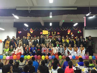 兰州成功初中2017庆元旦联欢晚会好高大上呀！