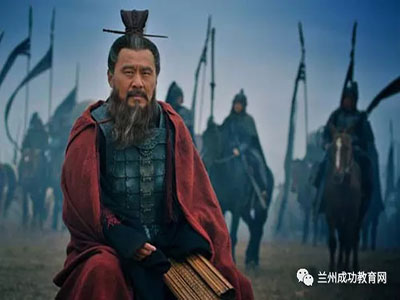 曹冲死后，曹操马上暗中杀死一个人，声称曹氏后辈没有人能玩过他