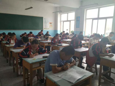 河西成功学校2019届高三学生第一次月考如期进行