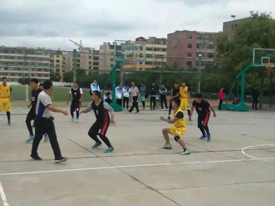 河西成功高中男子篮球队参加武威市中小学生运动会