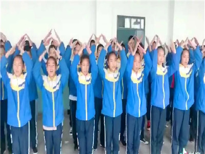 河西成功学校“红歌”合唱队积极排练，备战学校合唱比赛