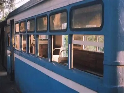 成年人的世界哪有容易二字