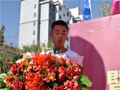 【成功优秀毕业生】学弟学妹们，明天是属于我们的，成功是属于我们的