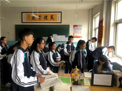 课间也扎堆！这也是成功师生的日常！