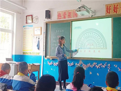 还记得量角器怎么用吗？