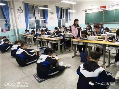 兰州成功学校高一年级进行了英语滚动检测
