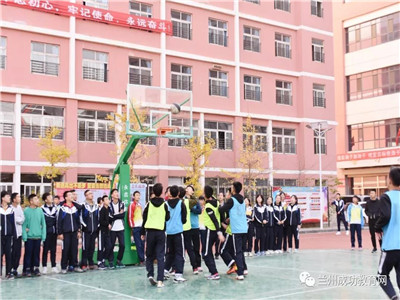 活力飞扬，青春激荡——高一年级篮球比赛进行中