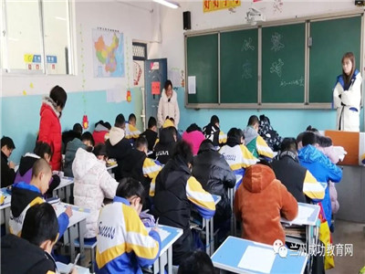  【月考进行中】家长们看过来，你家娃正在参加考试哦！