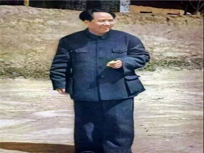 今天，我们不能忘记毛泽东！