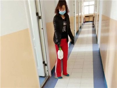 快看！这里有成功小学师生梳头发的幸福时光~